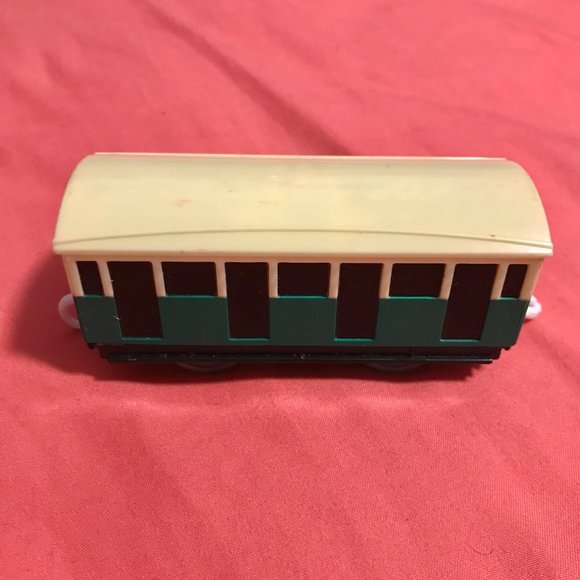 Thomas & Friends Passenger Coaches - 7 in total - Picture 5 of 15